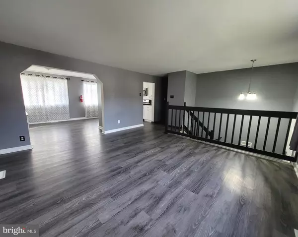 Turnersville, NJ 08012,102 SHERWOOD DR