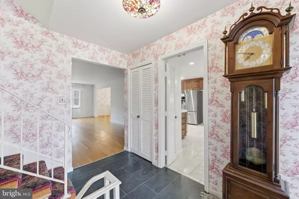 Vienna, VA 22181,2631 E MEREDITH DR