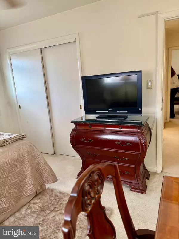 Arlington, VA 22202,637 22ND ST S