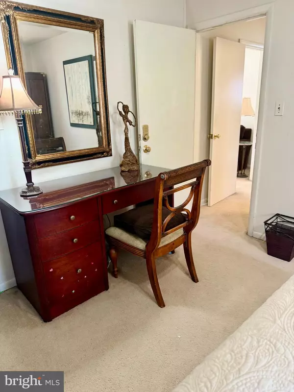 Arlington, VA 22202,637 22ND ST S