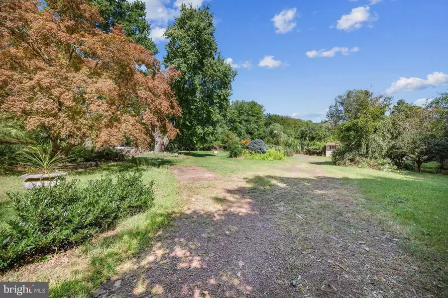 324 MOUNT LAUREL RD, Mount Laurel, NJ 08054