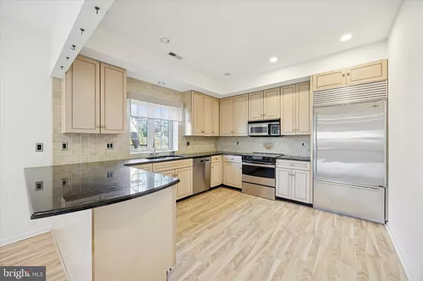 Cherry Hill, NJ 08003,4 FAIRHAVEN CT