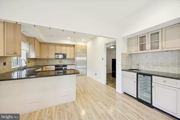 Cherry Hill, NJ 08003,4 FAIRHAVEN CT