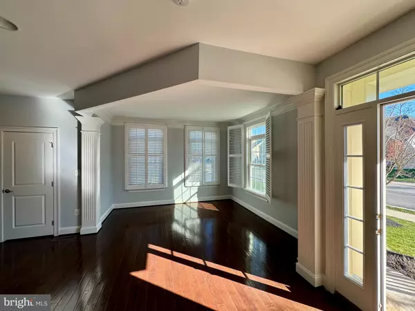 Chantilly, VA 20152,42403 PINE FOREST DR