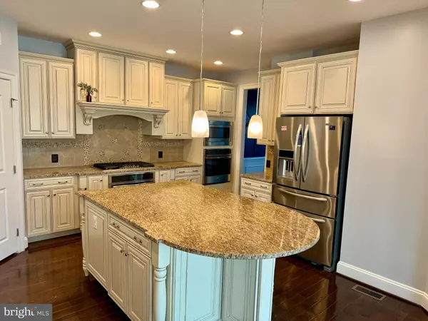 Chantilly, VA 20152,42403 PINE FOREST DR