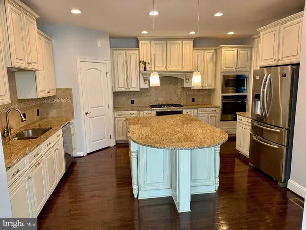 Chantilly, VA 20152,42403 PINE FOREST DR