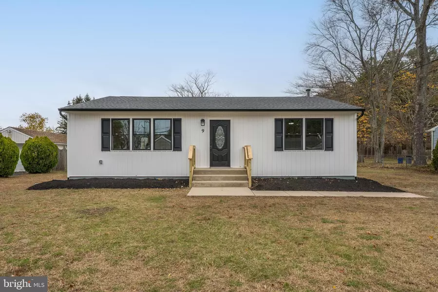 9 DEB LYNN DR, Sicklerville, NJ 08081