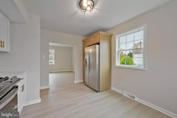 Sicklerville, NJ 08081,9 DEB LYNN DR