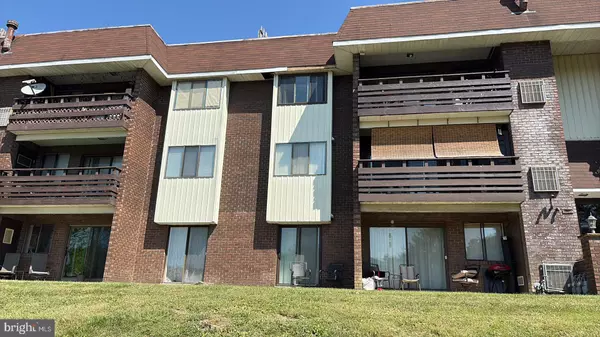 1575 CREEKSIDE RD #A21, Whitehall, PA 18052