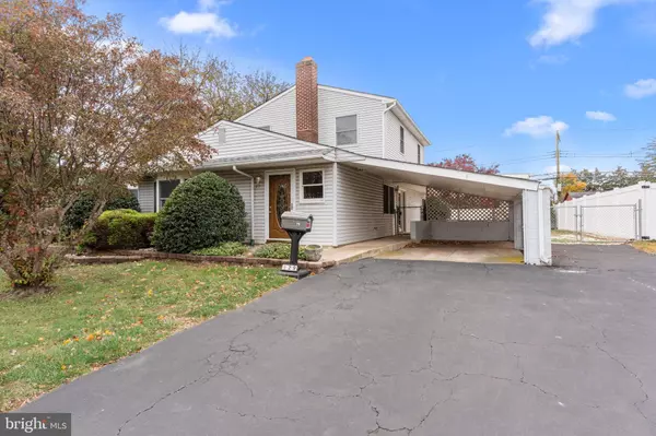 29 GRACEFUL LN, Levittown, PA 19055