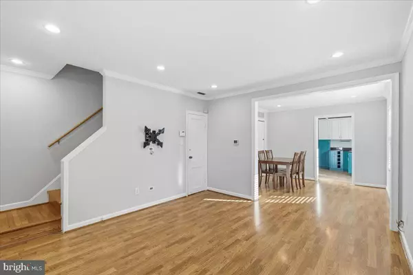 Arlington, VA 22204,403 S VEITCH ST