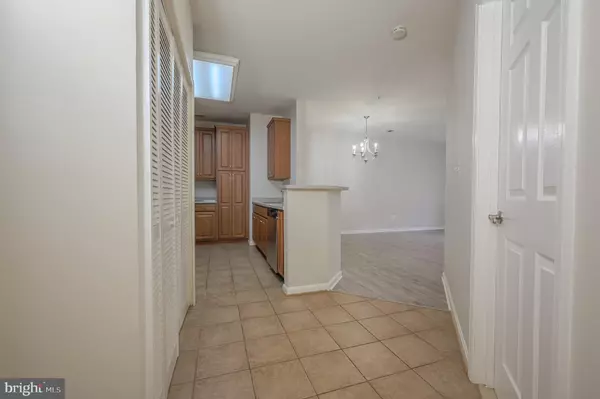 Sterling, VA 20165,21216 MCFADDEN SQ #206