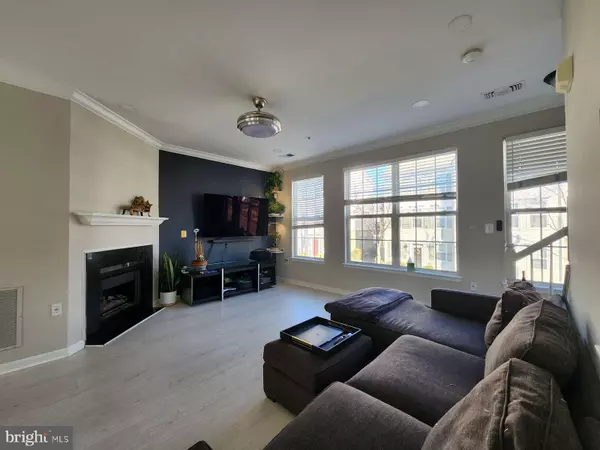 Ashburn, VA 20147,21834 JARVIS SQ