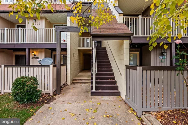 Alexandria, VA 22309,3916 WOODHUE PL #8