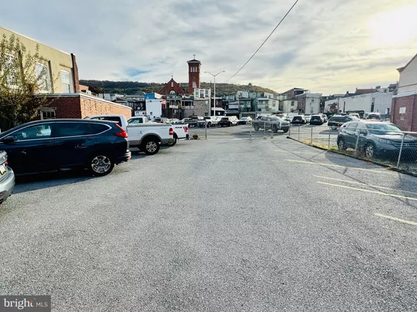 Reading, PA 19601,134 CEDAR ST