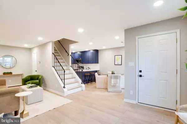 Centreville, VA 20121,6080 DEER HILL CT