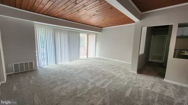 Alexandria, VA 22314,53 SKYHILL RD #301