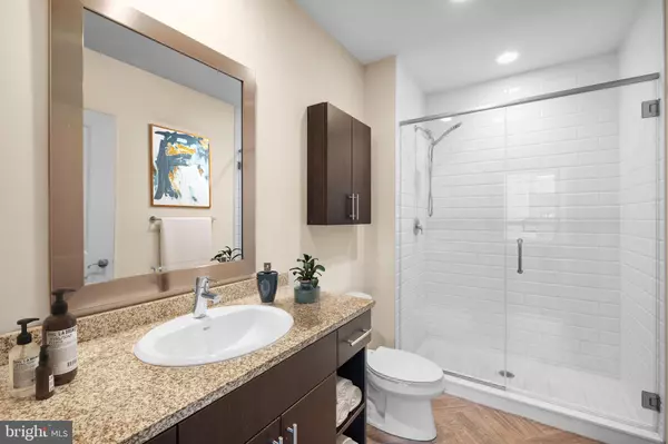 Philadelphia, PA 19106,235 N COLUMBUS BLVD #311