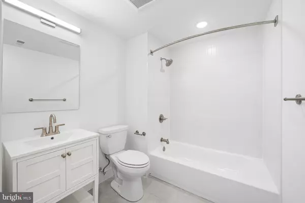 Philadelphia, PA 19104,4324 LANCASTER AVE #105