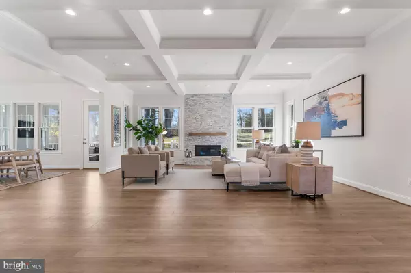 Vienna, VA 22181,9928 WOODROW ST