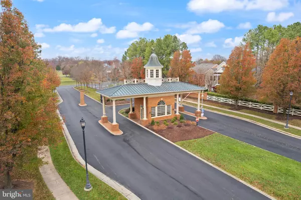 Haymarket, VA 20169,15251 ROYAL CREST DR #103