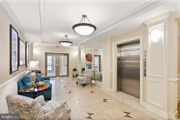 Haymarket, VA 20169,15251 ROYAL CREST DR #103