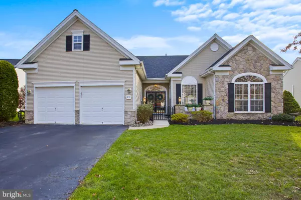 25 ELLINGTON DR, Columbus, NJ 08022