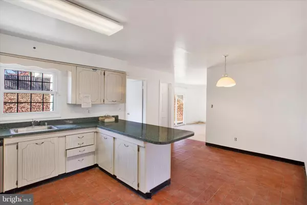 Oxon Hill, MD 20745,5409 WOODLAND CT