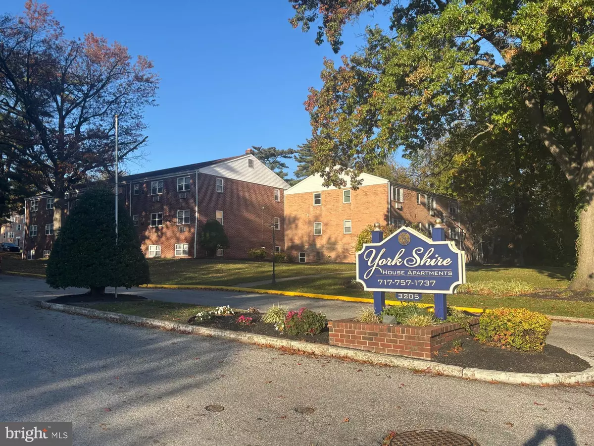 York, PA 17402,3205 E MARKET ST #H-04