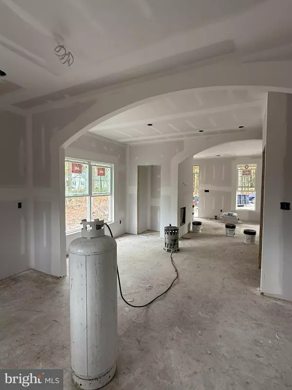 Colonial Beach, VA 22443,113 LAUREL LN