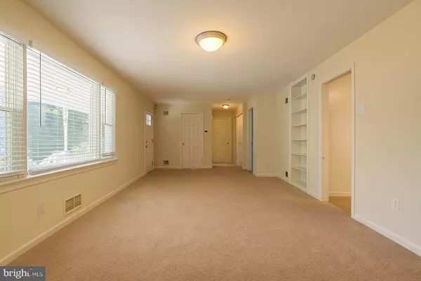 Alexandria, VA 22310,5902 BROOKVIEW DR