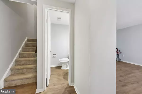 Warrenton, VA 20186,839 OAK LEAF