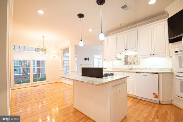 Fairfax, VA 22030,3832 FARRCROFT DR