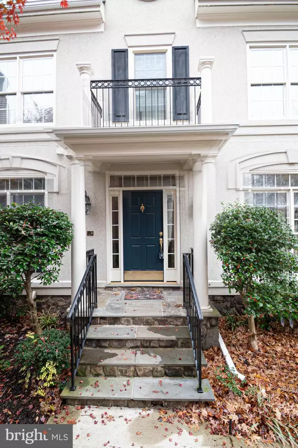 Fairfax, VA 22030,3832 FARRCROFT DR