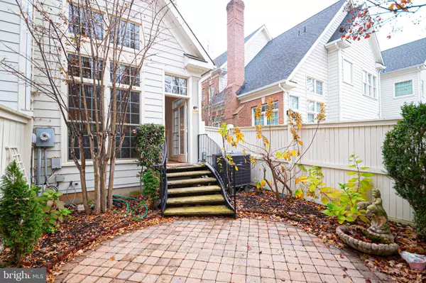 Fairfax, VA 22030,3832 FARRCROFT DR