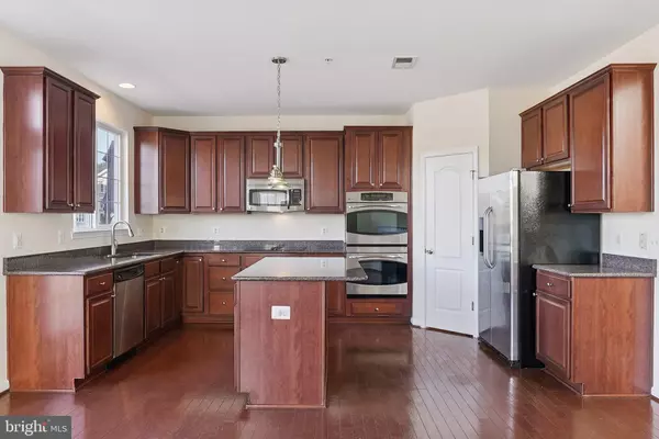 Suitland, MD 20746,4233 TALMADGE CIR