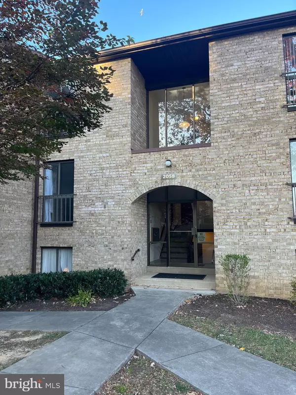 Reston, VA 20191,2058 ROYAL FERN CT #26/1C