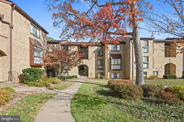 Reston, VA 20191,2058 ROYAL FERN CT #26/1C