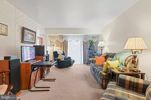 Reston, VA 20191,2058 ROYAL FERN CT #26/1C