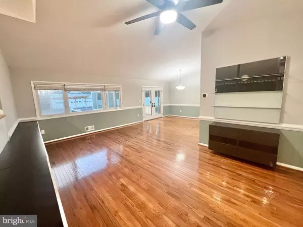 Annandale, VA 22003,4816 DODSON DR