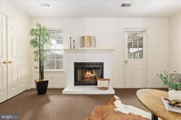 Centreville, VA 20121,6272 CLAY PIPE CT