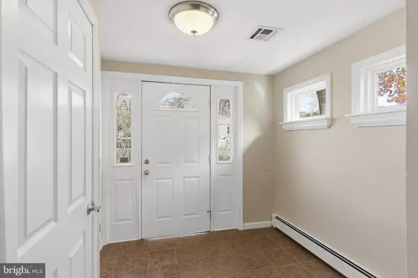 Forked River, NJ 08731,913 TAPPAN ST