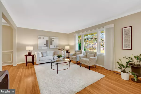 Vienna, VA 22181,9527 CENTER ST