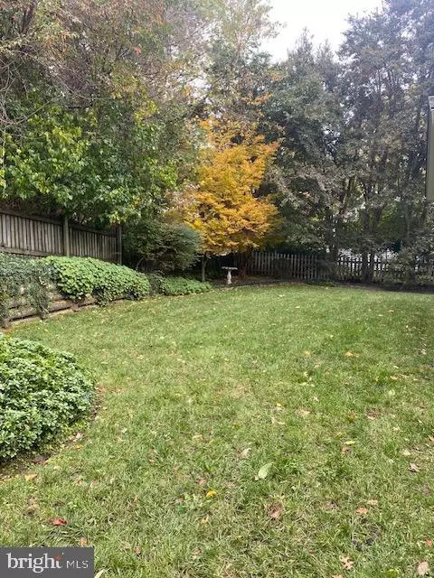 Vienna, VA 22181,9527 CENTER ST