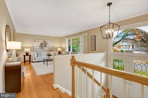 Vienna, VA 22181,9527 CENTER ST