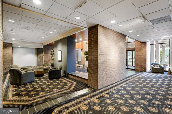 Mclean, VA 22102,1800 OLD MEADOW RD #302