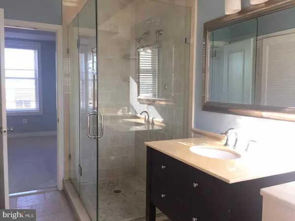 Philadelphia, PA 19148,1727 S BROAD STREET