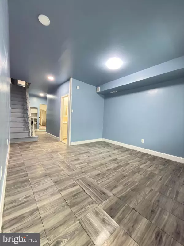 Philadelphia, PA 19135,6916 TULIP ST