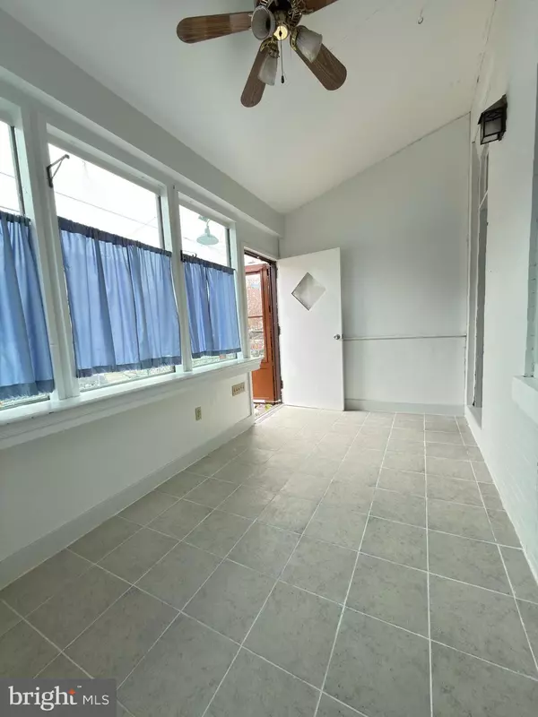 Philadelphia, PA 19135,6916 TULIP ST