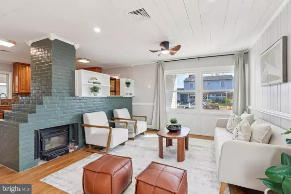 11 CRIMSON KING LN, Levittown, PA 19055